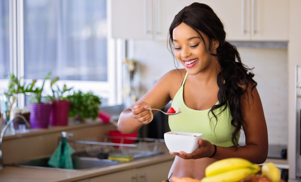 Young woman woman eating healthy food